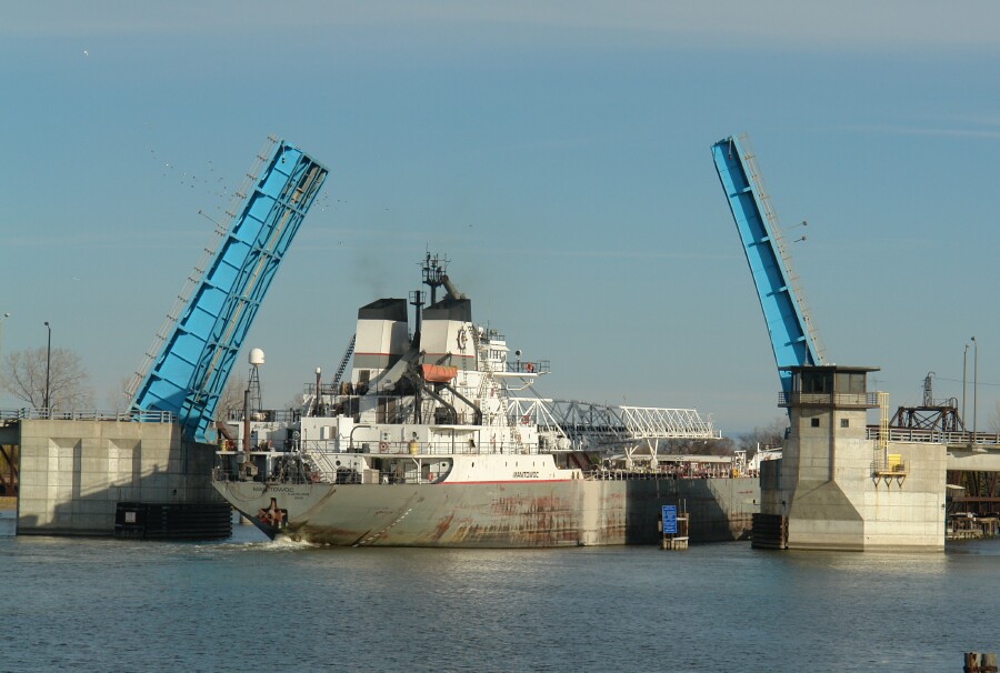 Freighter Manitowoc Outbound